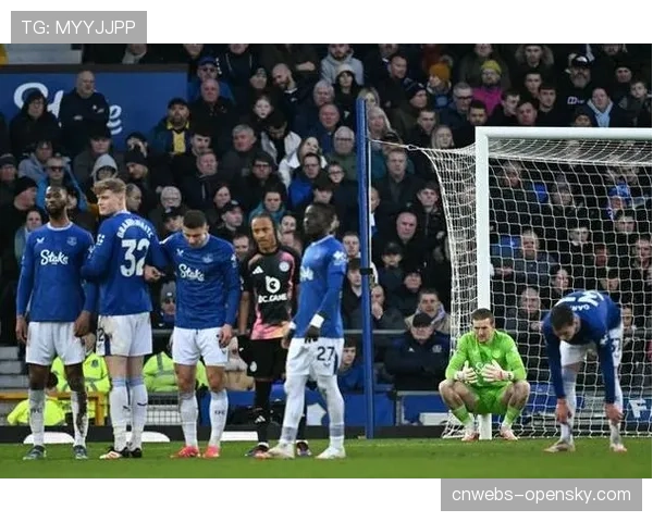 实时：富勒姆与切尔西的西伦敦德比，上半场双方均无建树但对抗激烈